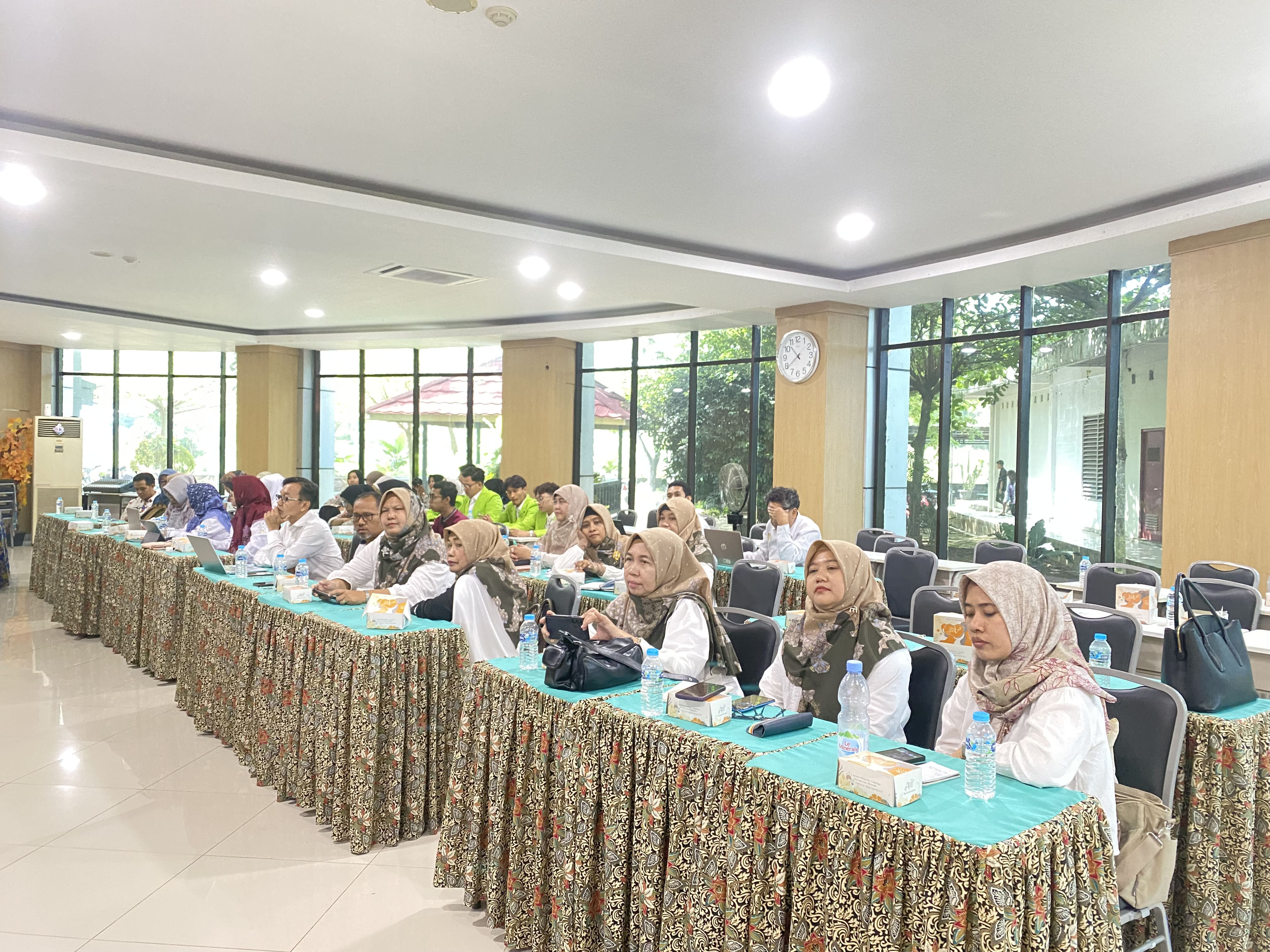 Gelar FGD, PBI UIN Walisongo dan TBI UIN Salatiga Bahas Kolaborasi Riset dan Kurikulum Berbasis AI dan OBE